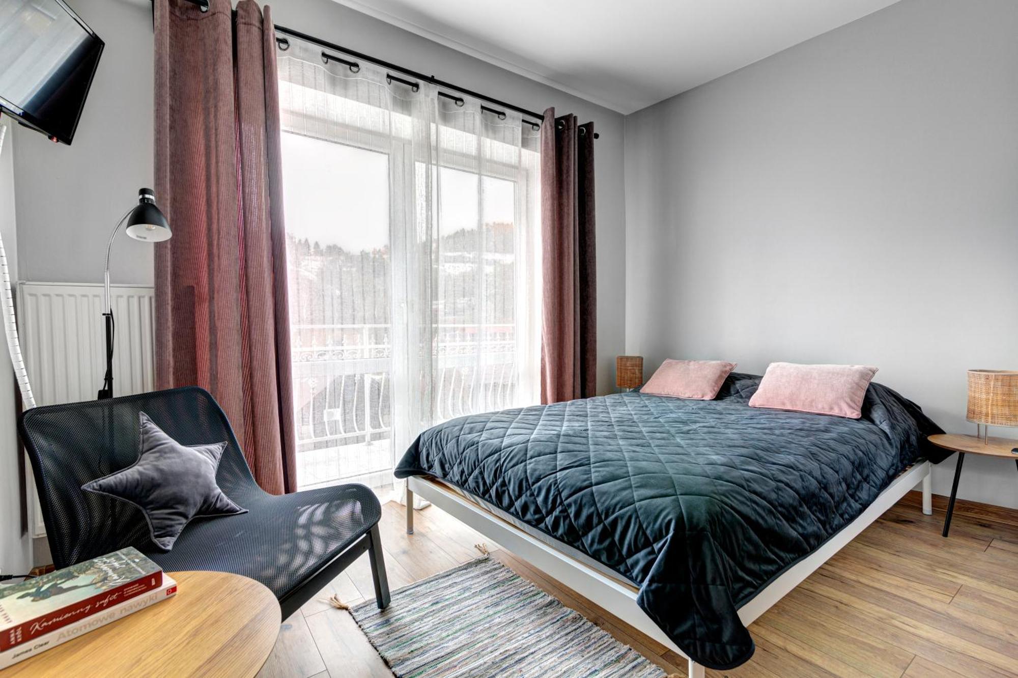 Villa Wesola: Centrally Located Rooms with Private Baths and Kitchen Access Krynica Zdroj Exterior photo